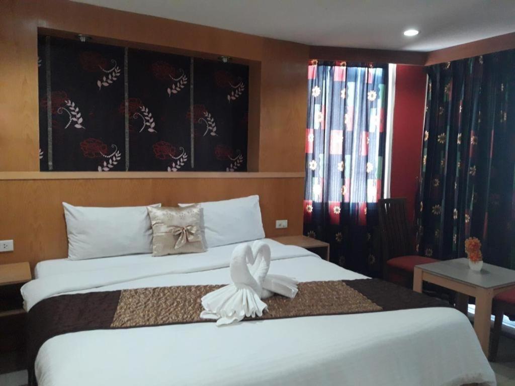 New Pind Balluchi Inn Pattaya Exteriör bild
